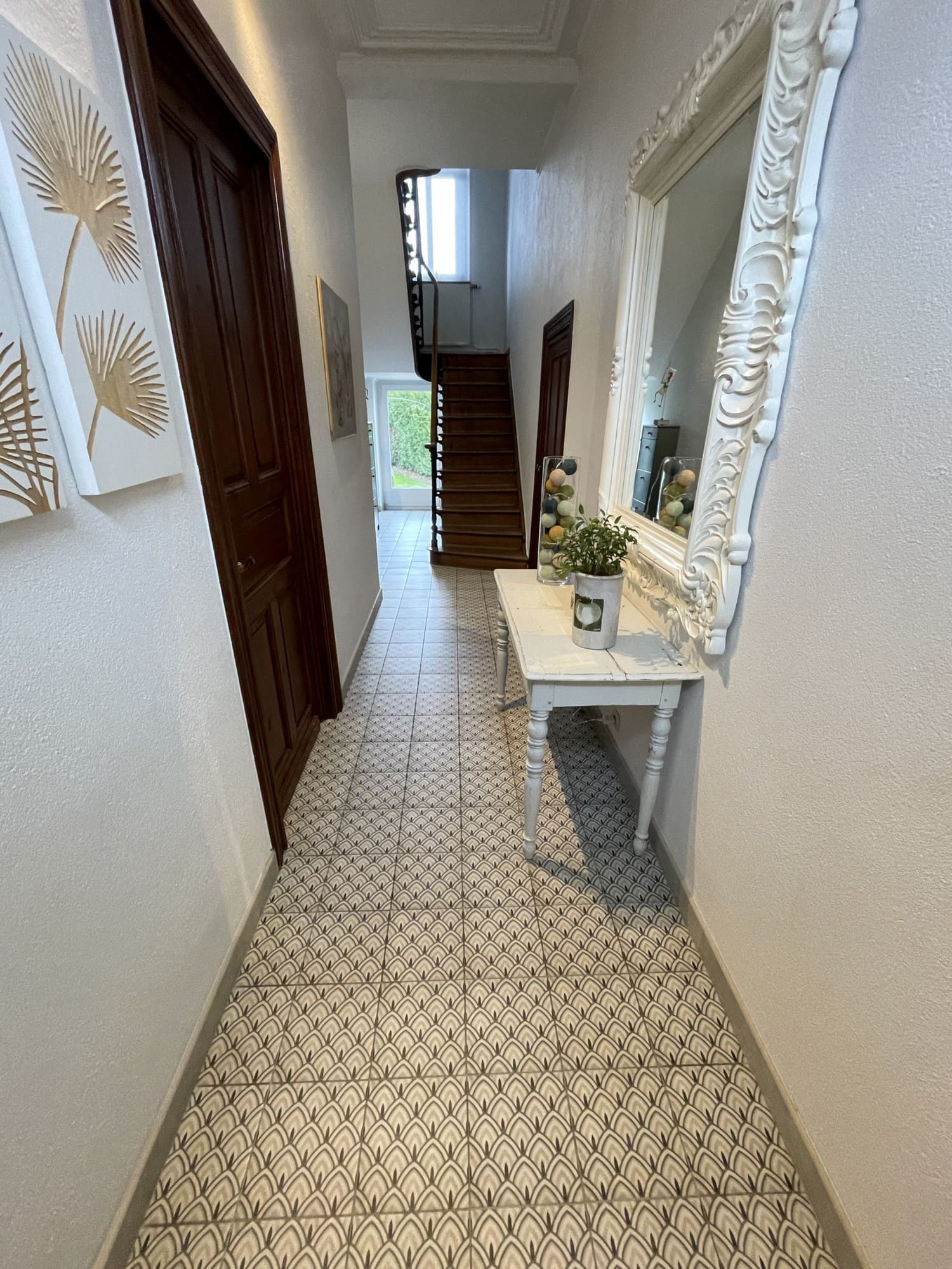 Maison d'habitation avec jardin et garage